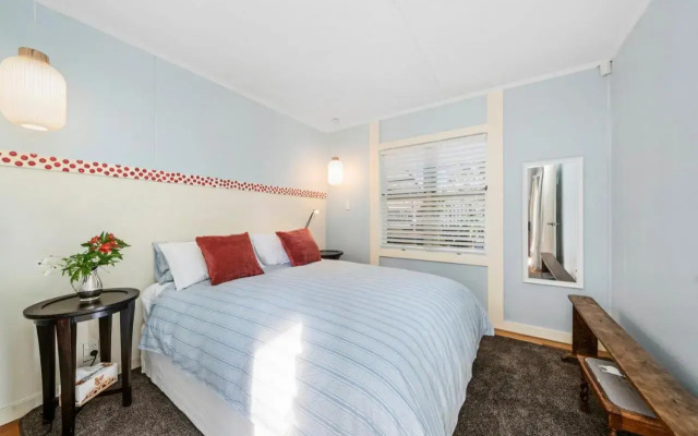 The Long House - Waikanae Holiday Home