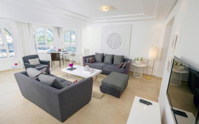 Flowers Apartment