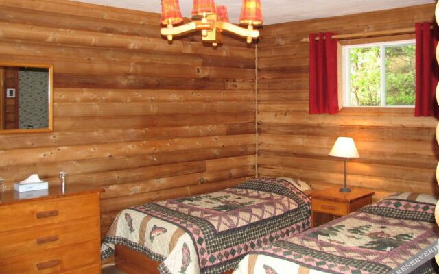 Kan-à-Mouche Pourvoirie Auberge et Chalets