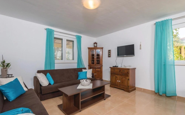 Stunning Home in Dingac With Wifi and 2 Bedrooms