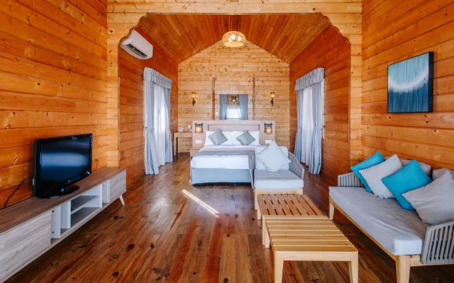 Mari Mari Backpackers Lodge, Mantanani Island