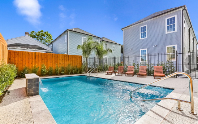 Spacious 5BR Urban Retreat with Balcony & Pool