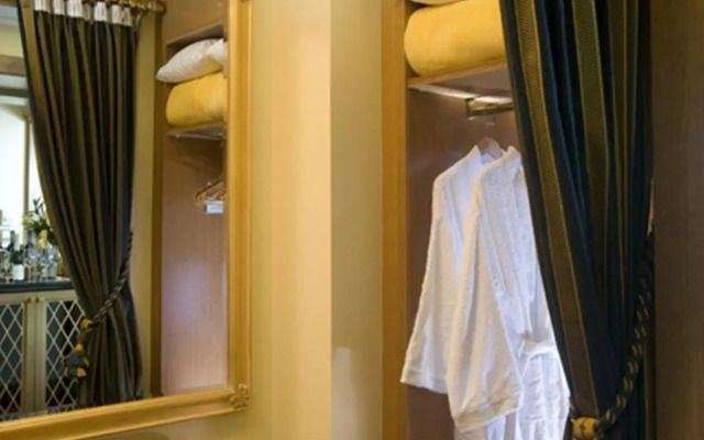 Отель Royal Olympic 