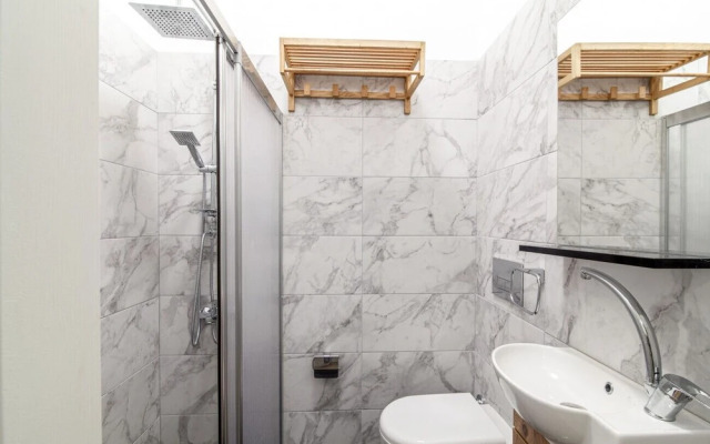 Central and Modern Flat Near Flower Passage