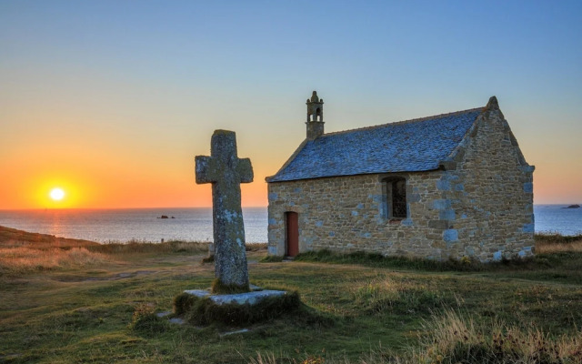 New House With Swimming Pool Near the sea