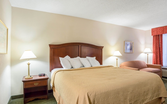 Comfort Suites near Hot Springs Park