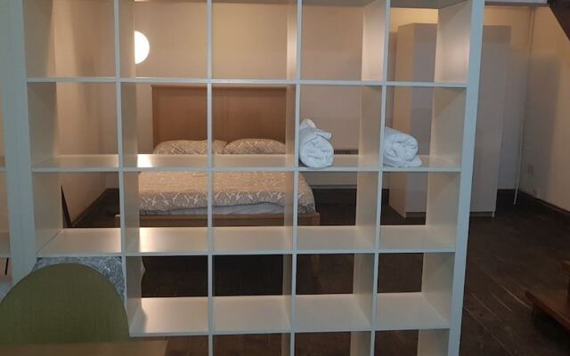 Studio Flat in Stoke Newington High Street