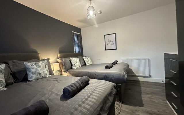 6 Bedroom 5 Shower rm House in Central Nottingham