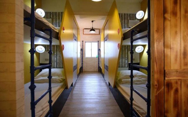 Hive Backpackers