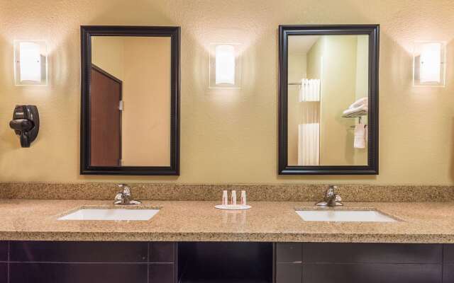 Days Inn & Suites by Wyndham Mineral Wells