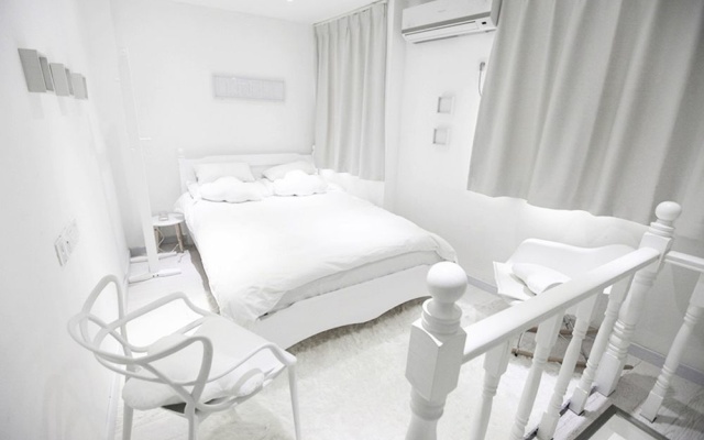 Obsessional Little White – Guest Rooms – Shanghai