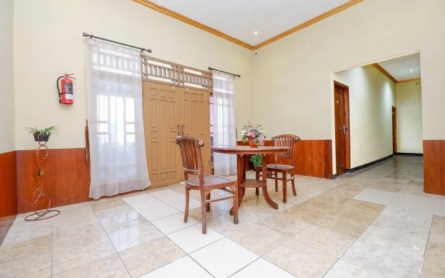 OYO 1312 Graha Wisata Hotel