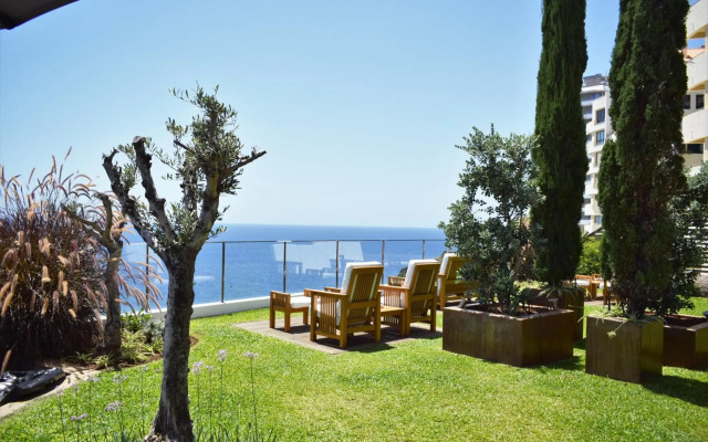Madeira Regency Cliff