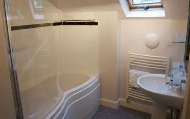 Gate House Bed  Breakfast