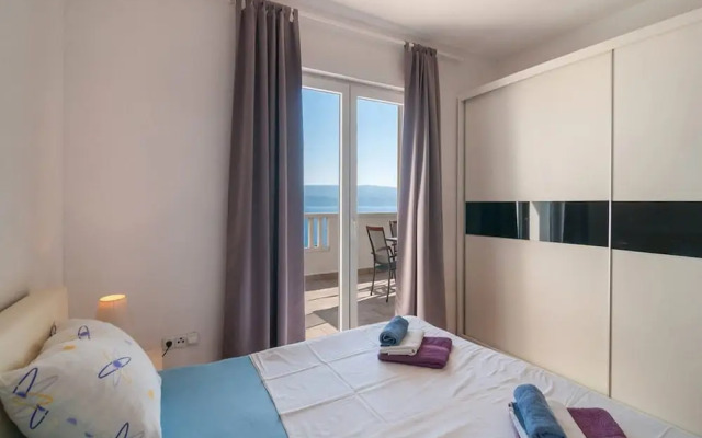 Apartment Stipic Omis - Three Bedroom Apartment With Terrace