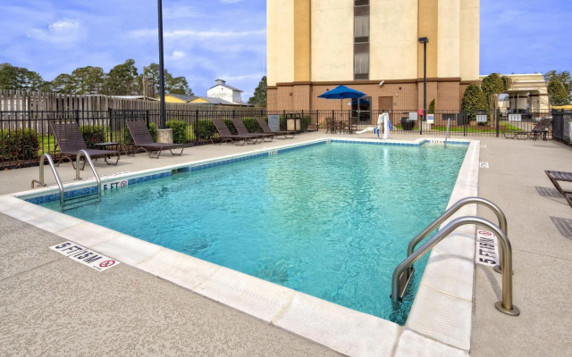 Hampton Inn by Hilton Dunn