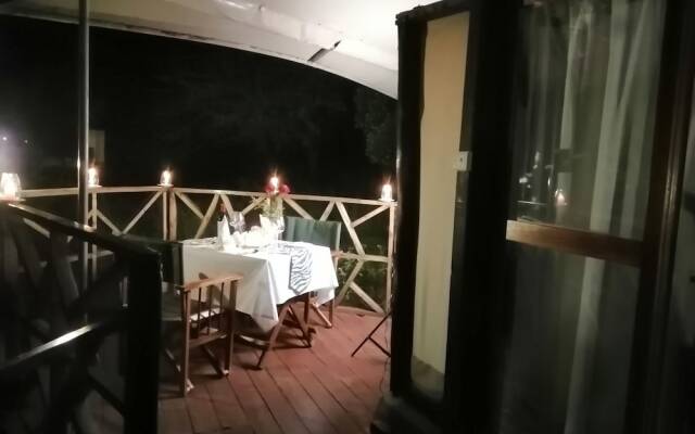 Emayian Luxury Camp