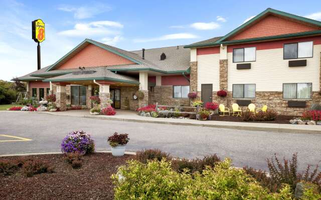 Super 8 by Wyndham Eveleth