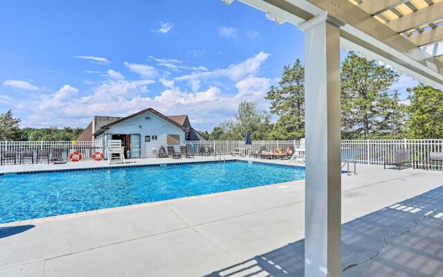 Stunning Lake & Mtn Views: Cozy Catskills Cabin!
