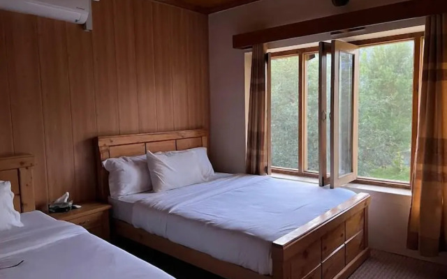 Dumani Inn Hotel And Restaurant