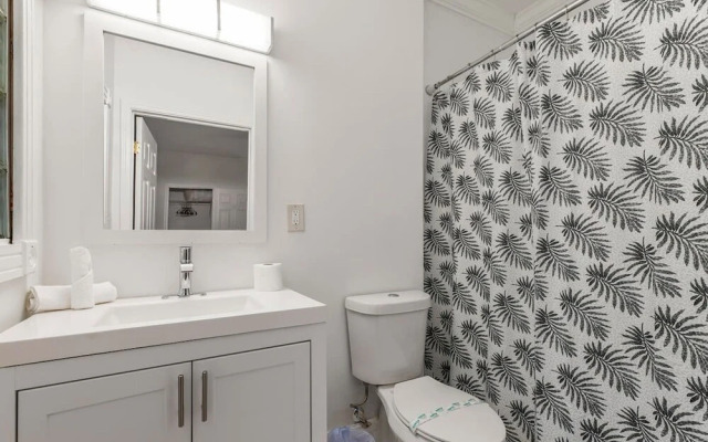 7-bedrooms Spacious House Near Downtown w Parking, Atlanta