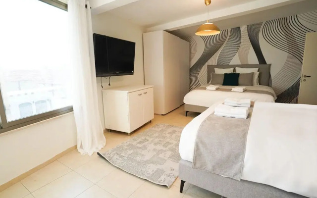 YalaRent Villa Enorma with Private Pool