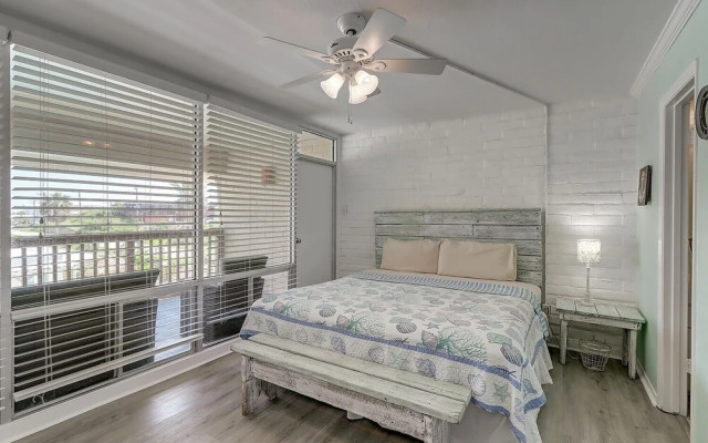 Sunny Beaches 3 Bedroom Condo by RedAwning