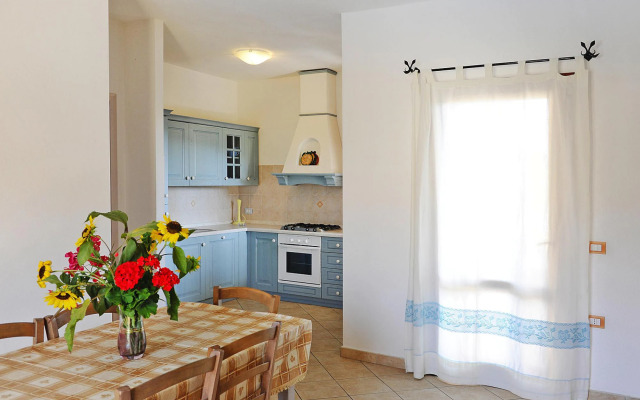 Apartment in Tamarispa with garden furniture