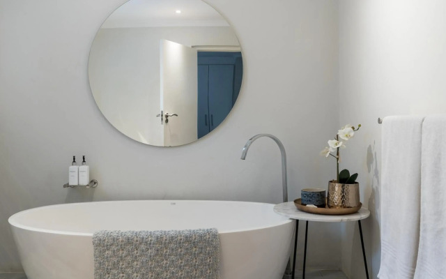 Eikehoff Apartment by Raw Africa Collection