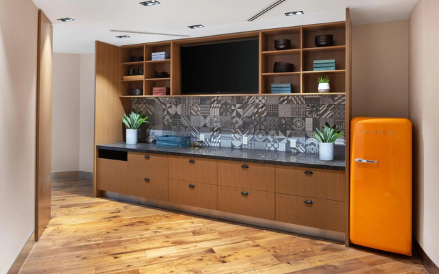Delta Hotels by Marriott Edmonton Centre Suites