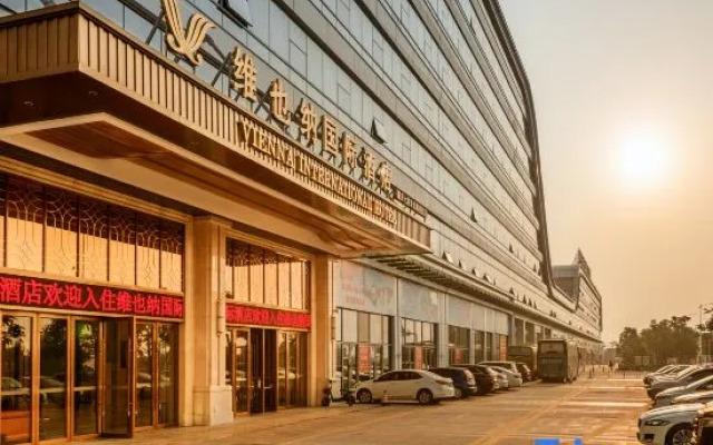 Vienna International Hotel Seven star rock star lake scenic spot