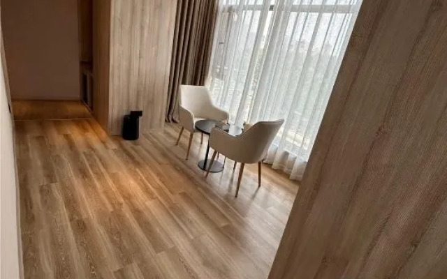 Zhengzhou Zijingshan Park Jinshui Road Atour Hotel