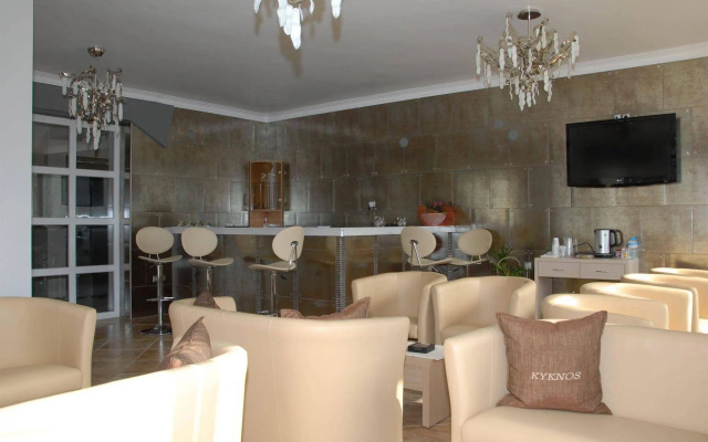 Kyknos De Luxe Hotel