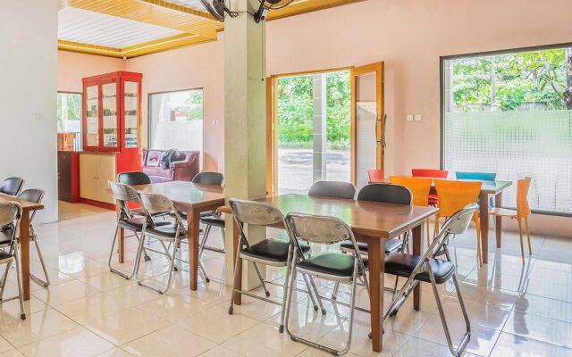 SPOT ON 2974 Penginapan Roma 88