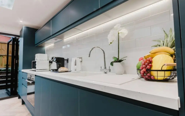 Luxury Seaside Home Parking Sleeps 8 by Adliv