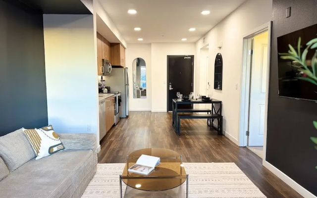 Sunny Home in Mid-hollywood Pool Free Parking
