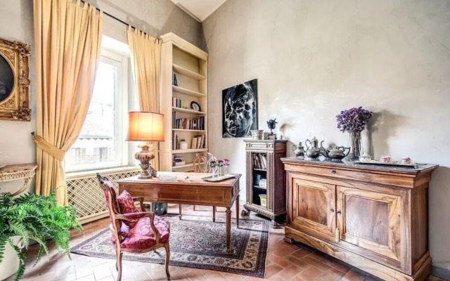 Wonderful Apartment With Balcony In Piazza Margana