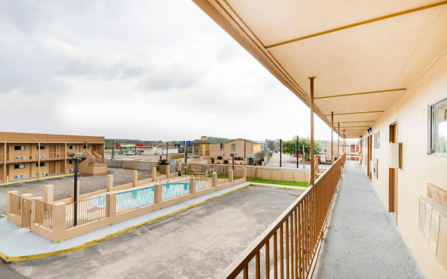 Oyo Hotel San Antonio Lackland AFB/Seaworld Hwy 90 W