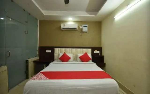 OYO 8950 Hotel Jhankar