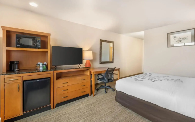 Colstrip Inn & Suites