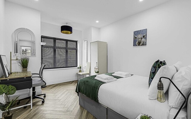 Beautiful 3 Bed Abode in Hanwell
