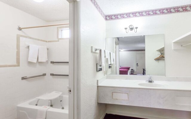 Knights Inn Hurricane Mills