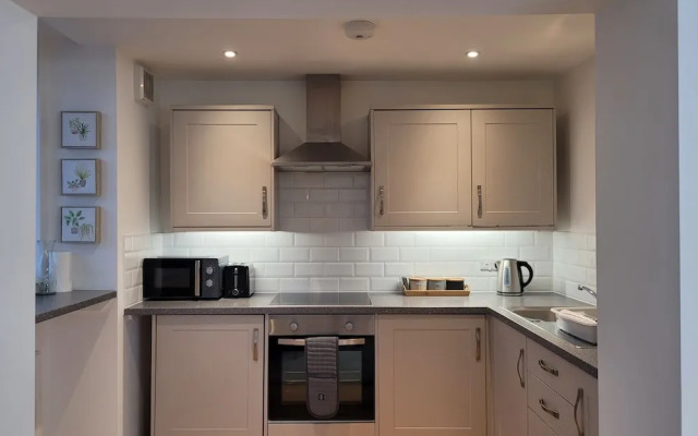 Crescent House Apartments