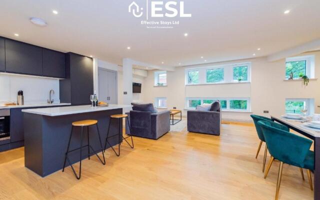 Luxury 2 Bedroom Church Apartment With Free Parking