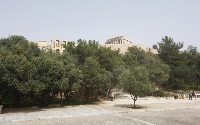 JOHN BEAUTY 50m2, METRO and ACROPOLIS 5'