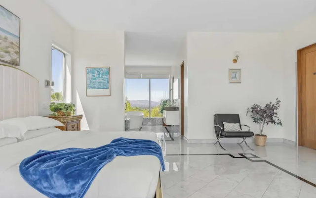 Luxe LA Escape w/ Pool, Views & Game Room Alta Vista Estate by Avantstay