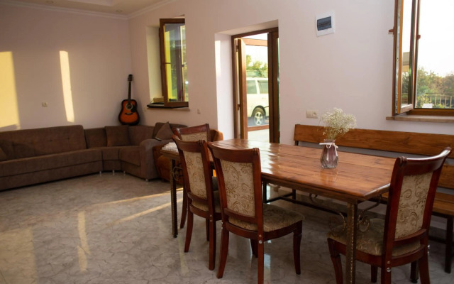 Artur's Poolside EXciting Rest house of 5 rooms