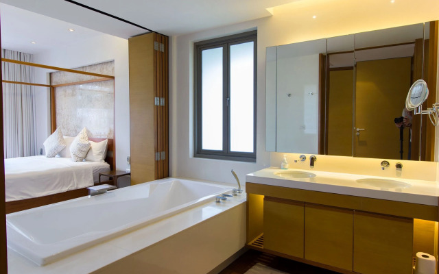 The Pearl of Naithon