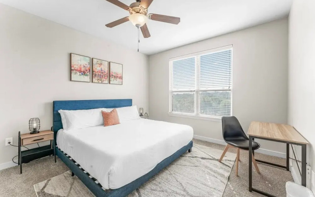 Prime Soco 2BR King Suite w Gympickleballlaundry