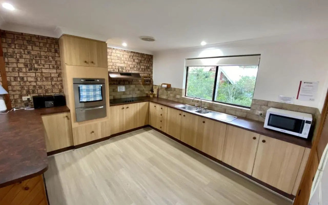 PISCES 2 of 5 Hope Cl Dunbogan